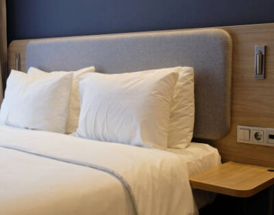202 Kitchenette Single King bed – Second floor